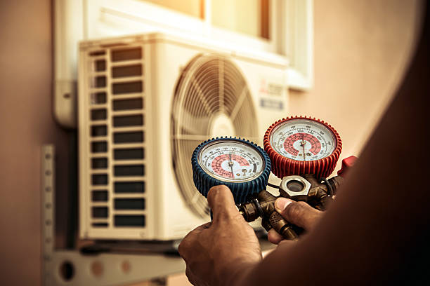 Professional Hvac technician working in Grandview, WA